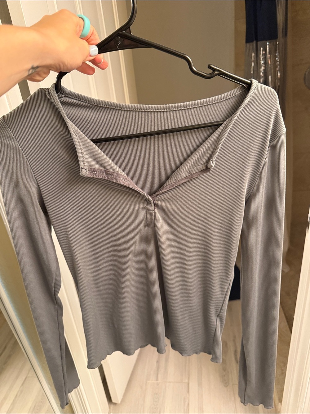 Gray Ribbed Long-Sleeve Henley Top - Women